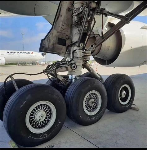 boeing 777 landing gear|Iba pa.